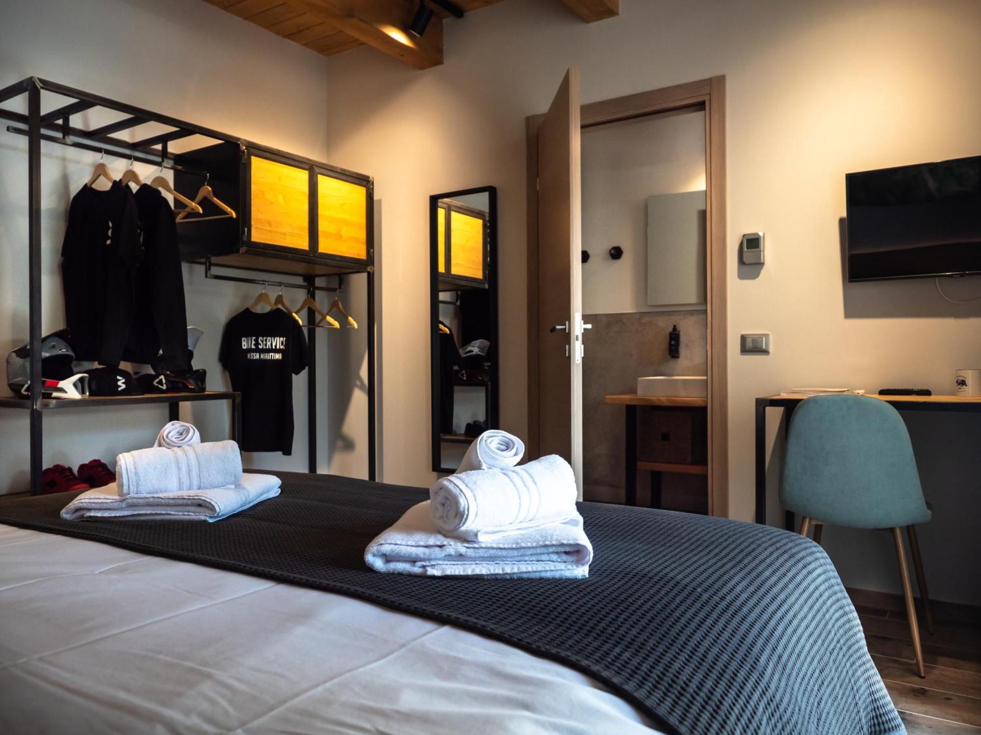 Hotel Sleep 'N' Ride Massa Marittima Exterior foto